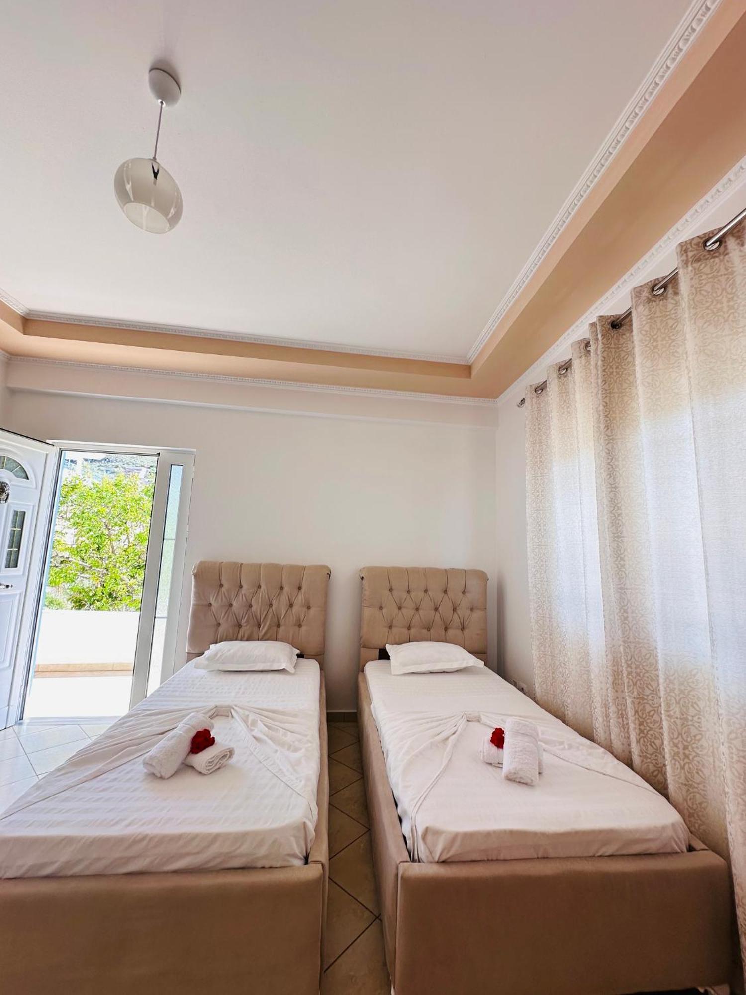 Xhibo Apartments Sarandë Exterior foto