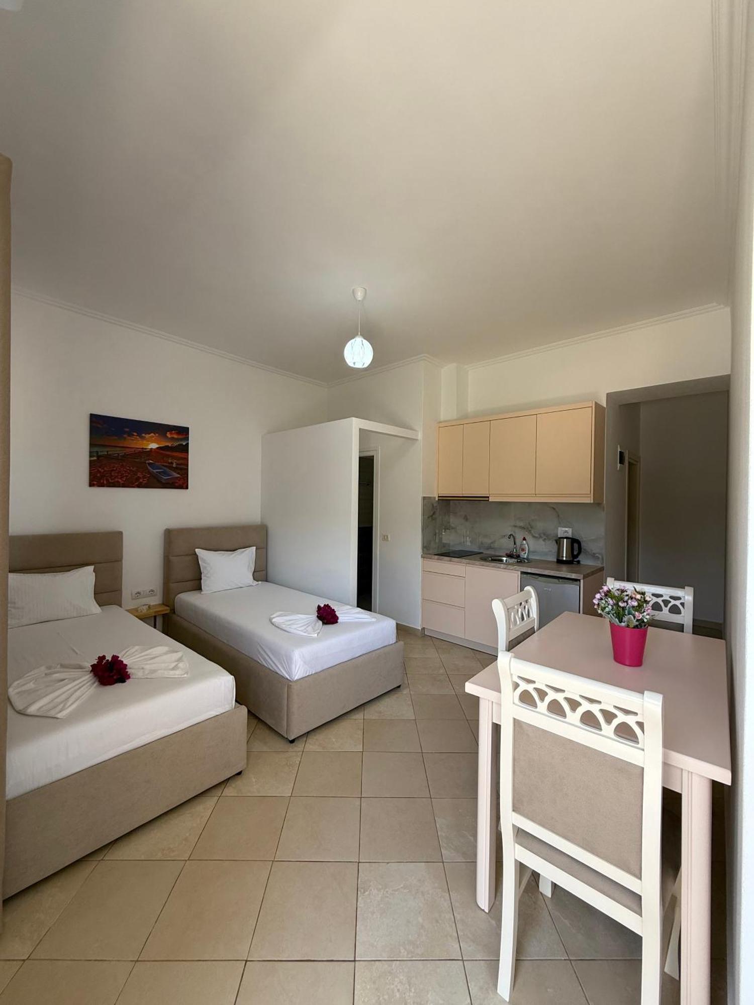 Xhibo Apartments Sarandë Exterior foto