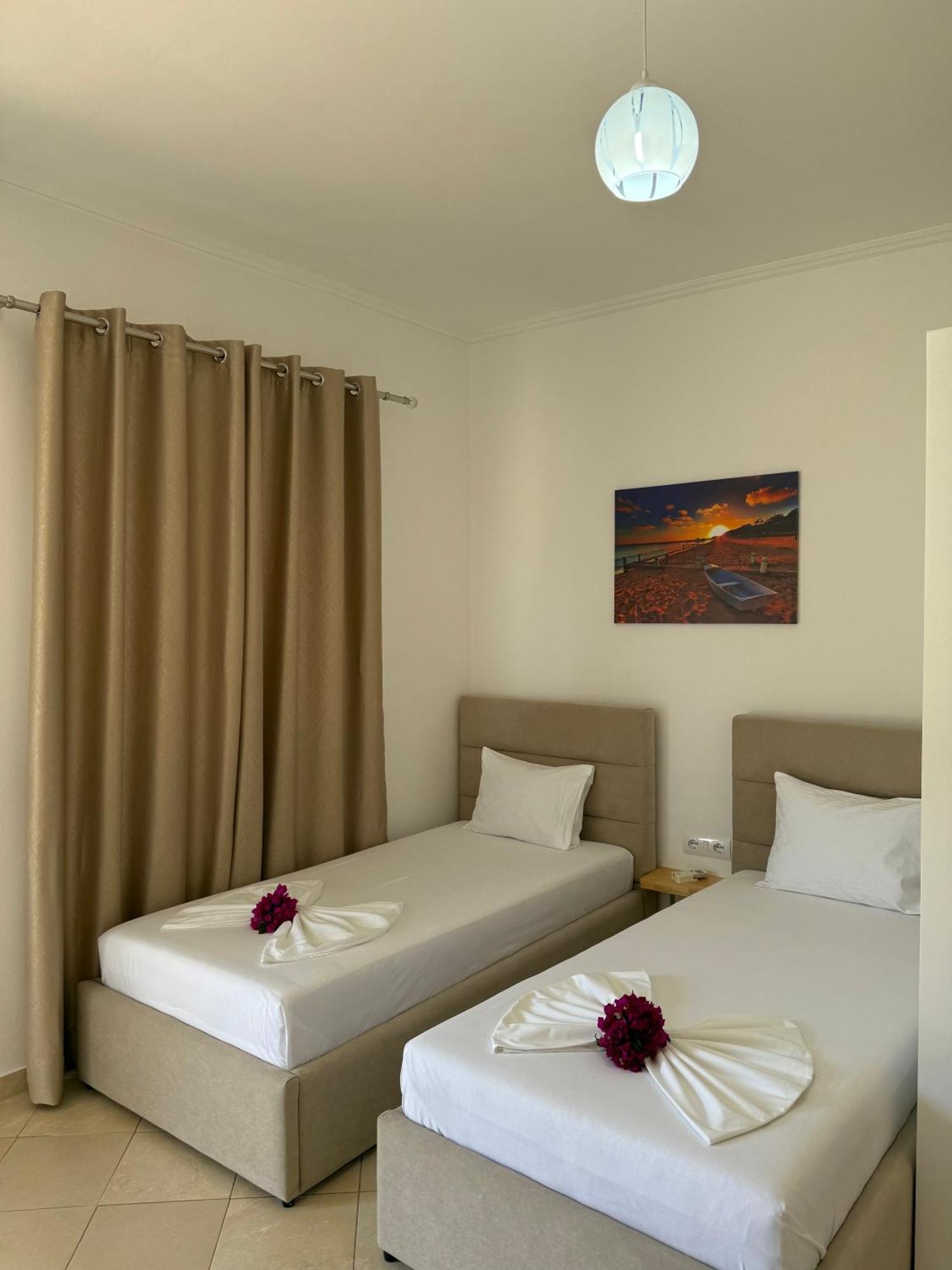Xhibo Apartments Sarandë Exterior foto